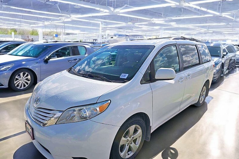 2017 Toyota Sienna LE