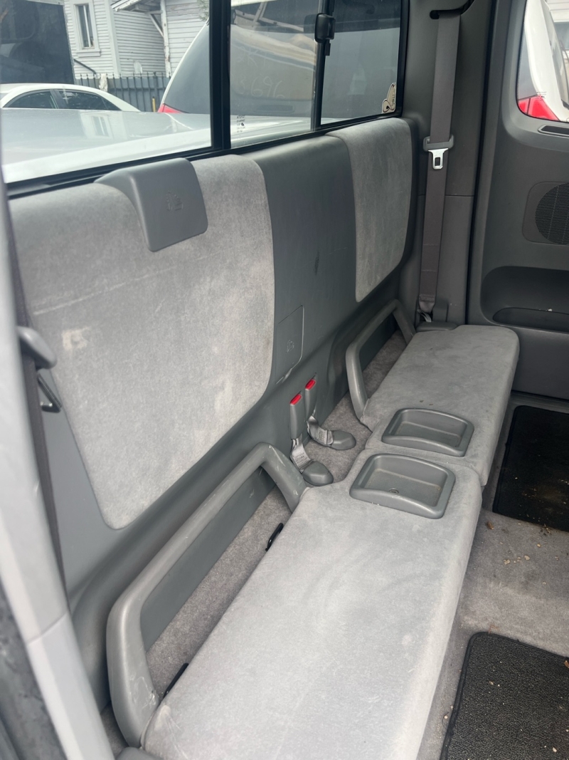 2005 Toyota Tacoma PreRunner - Photo 13
