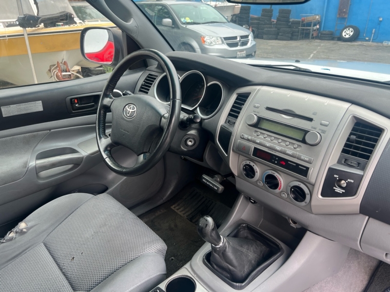 2005 Toyota Tacoma PreRunner - Photo 14