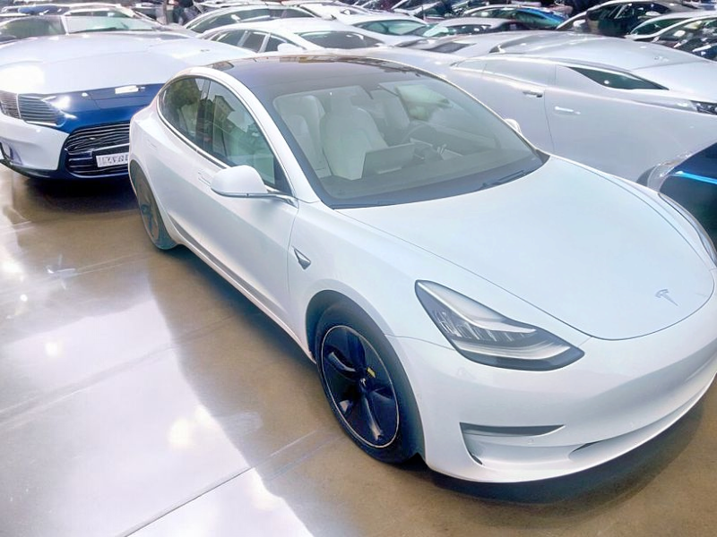 2018 Tesla Model 3 Long Range Dual Motor All-Wheel Drive's photo