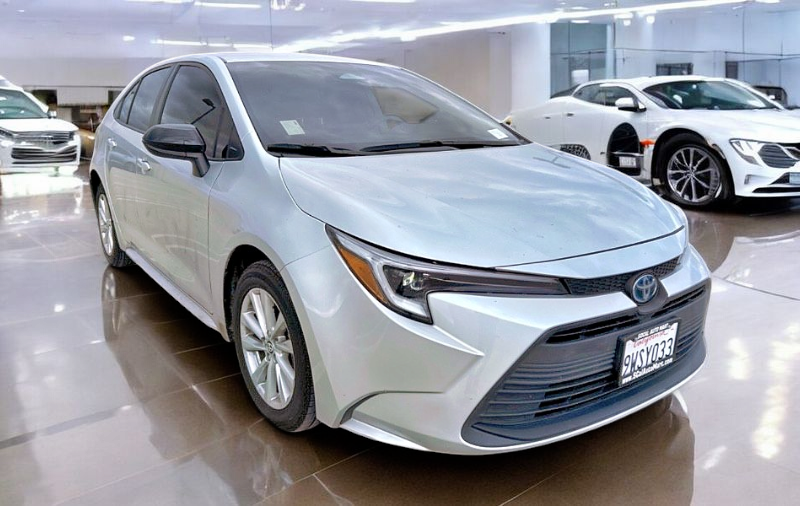 2025 Toyota Corolla LE Hybrid CVT's photo