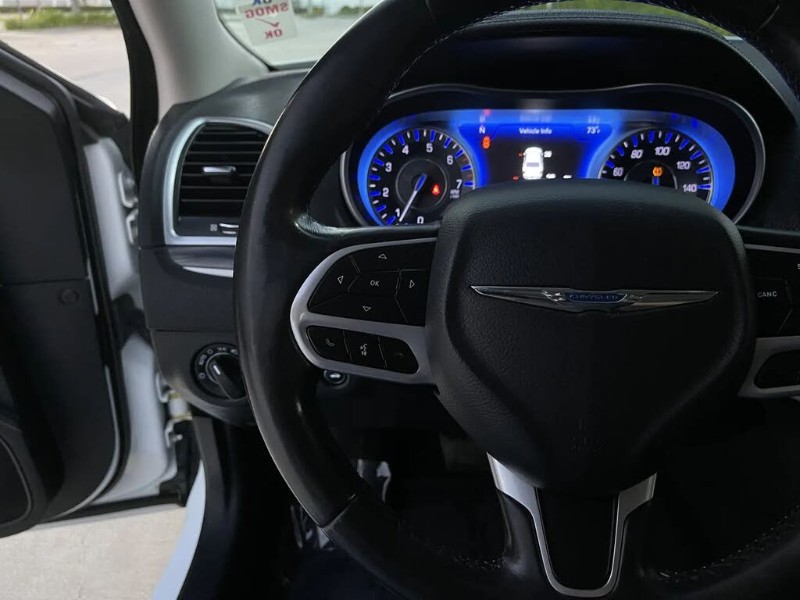 2021 Chrysler 300 Touring - Photo 24