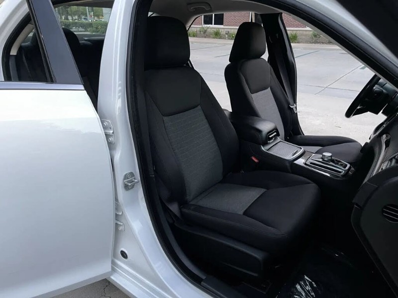 2021 Chrysler 300 Touring - Photo 16