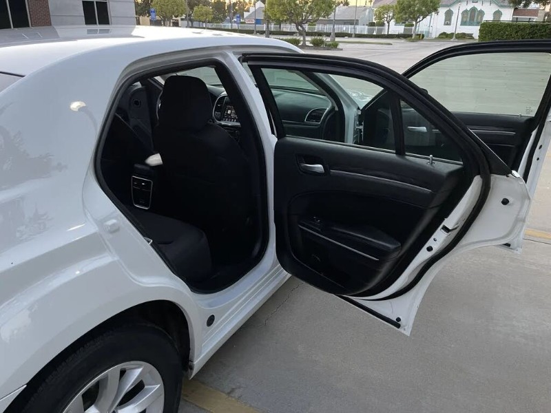2021 Chrysler 300 Touring - Photo 13