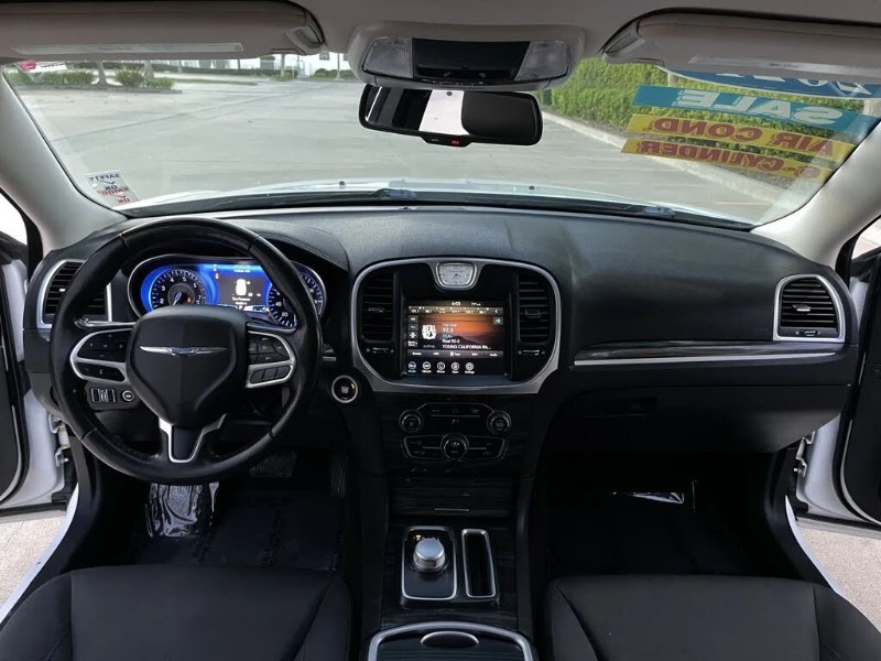 2021 Chrysler 300 Touring - Photo 17