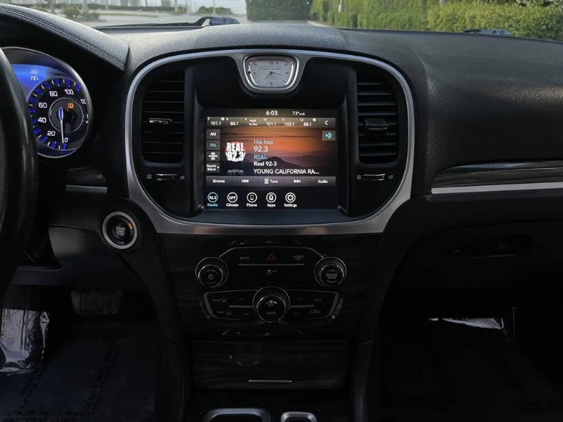 2021 Chrysler 300 Touring - Photo 18