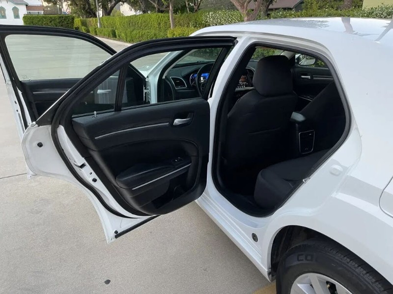2021 Chrysler 300 Touring - Photo 11