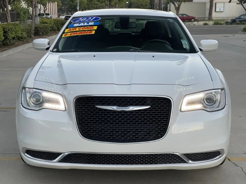 2021 Chrysler 300 Touring - Photo 6