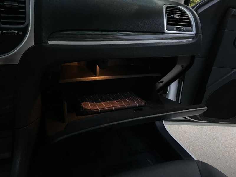 2021 Chrysler 300 Touring - Photo 20