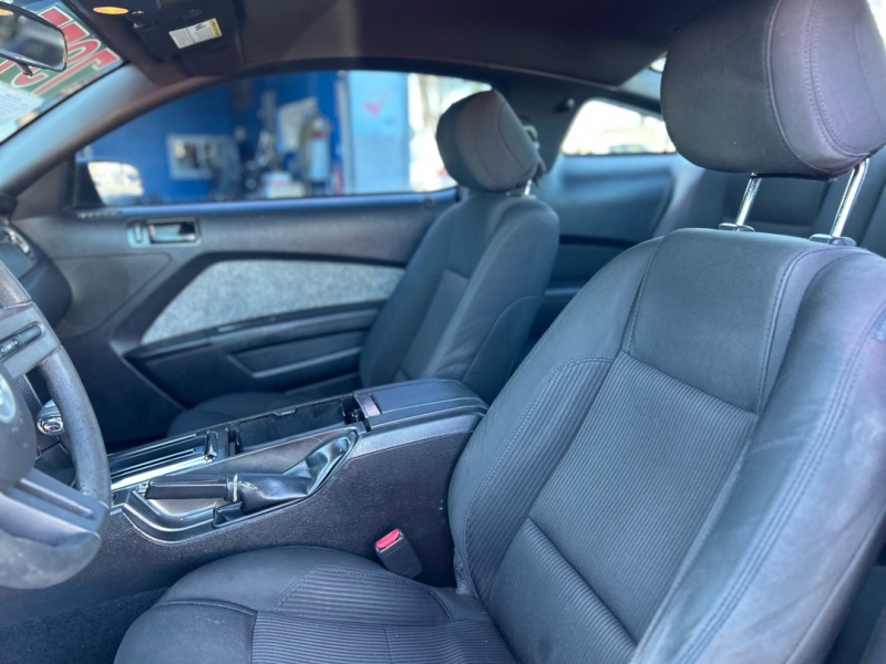 2012 Ford Mustang V6