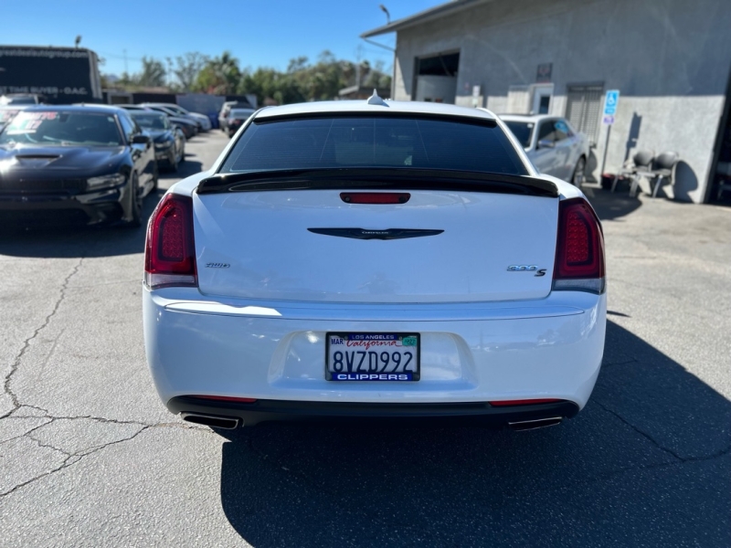2019 Chrysler 300 S