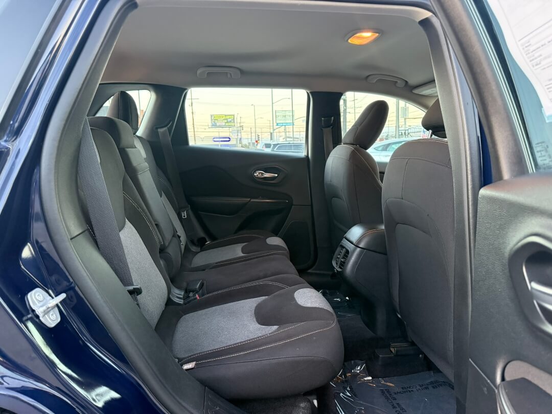 2016 Jeep Cherokee Sport