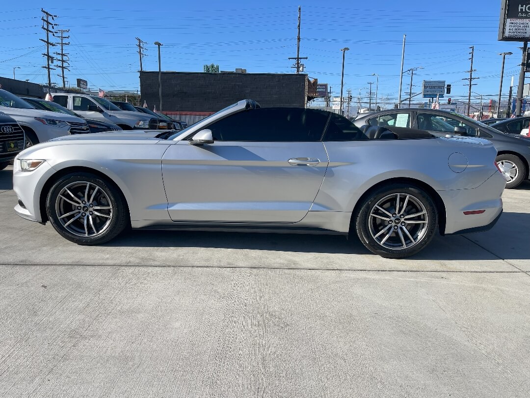 2017 Ford Mustang EcoBoost Premium - Photo 9