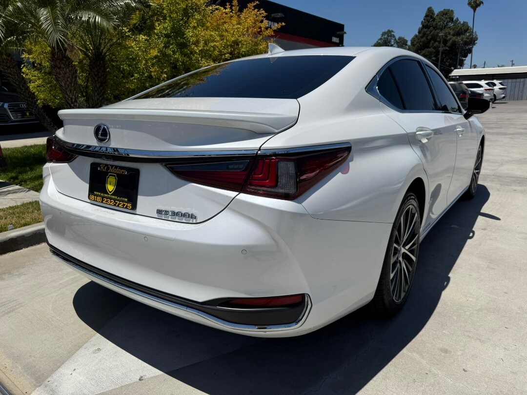 2022 Lexus ES 300h Premium photo 5