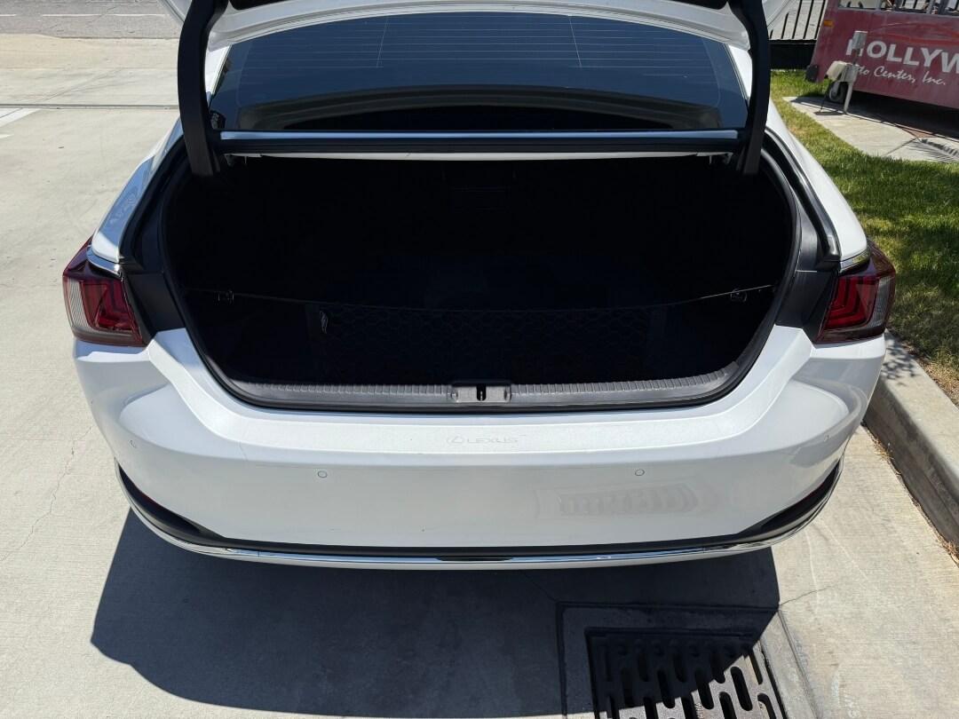 2022 Lexus ES 300h Premium photo 11
