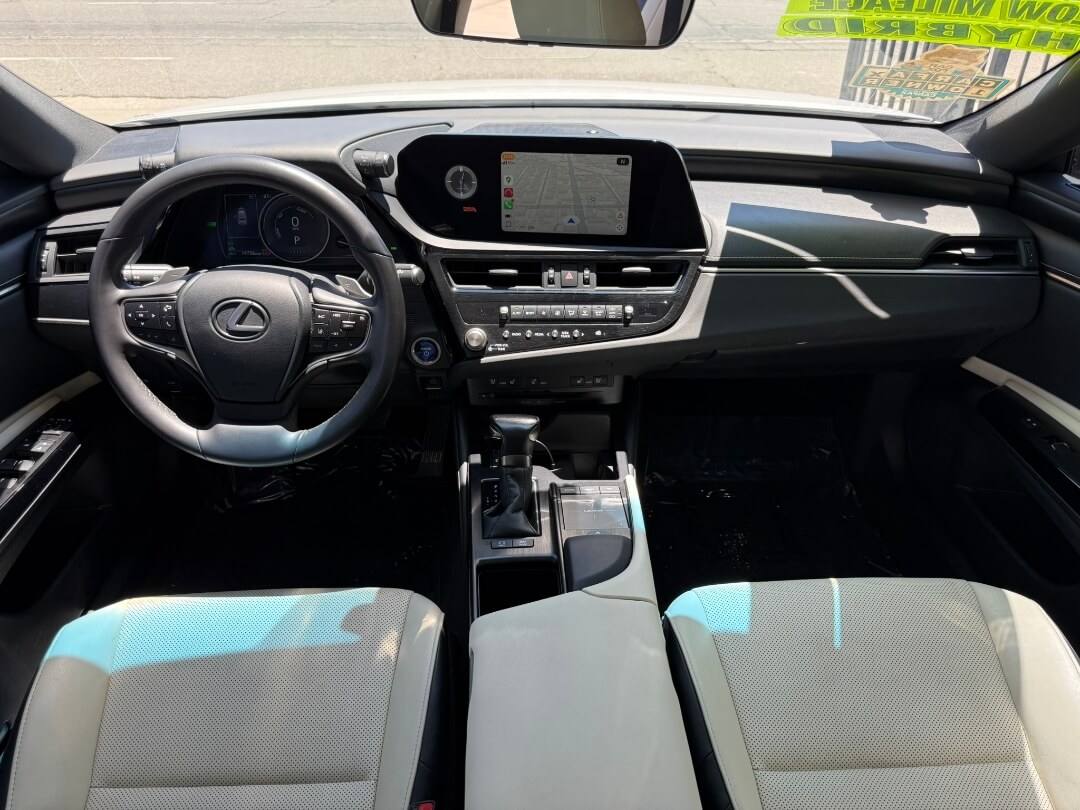 2022 Lexus ES 300h Premium photo 19