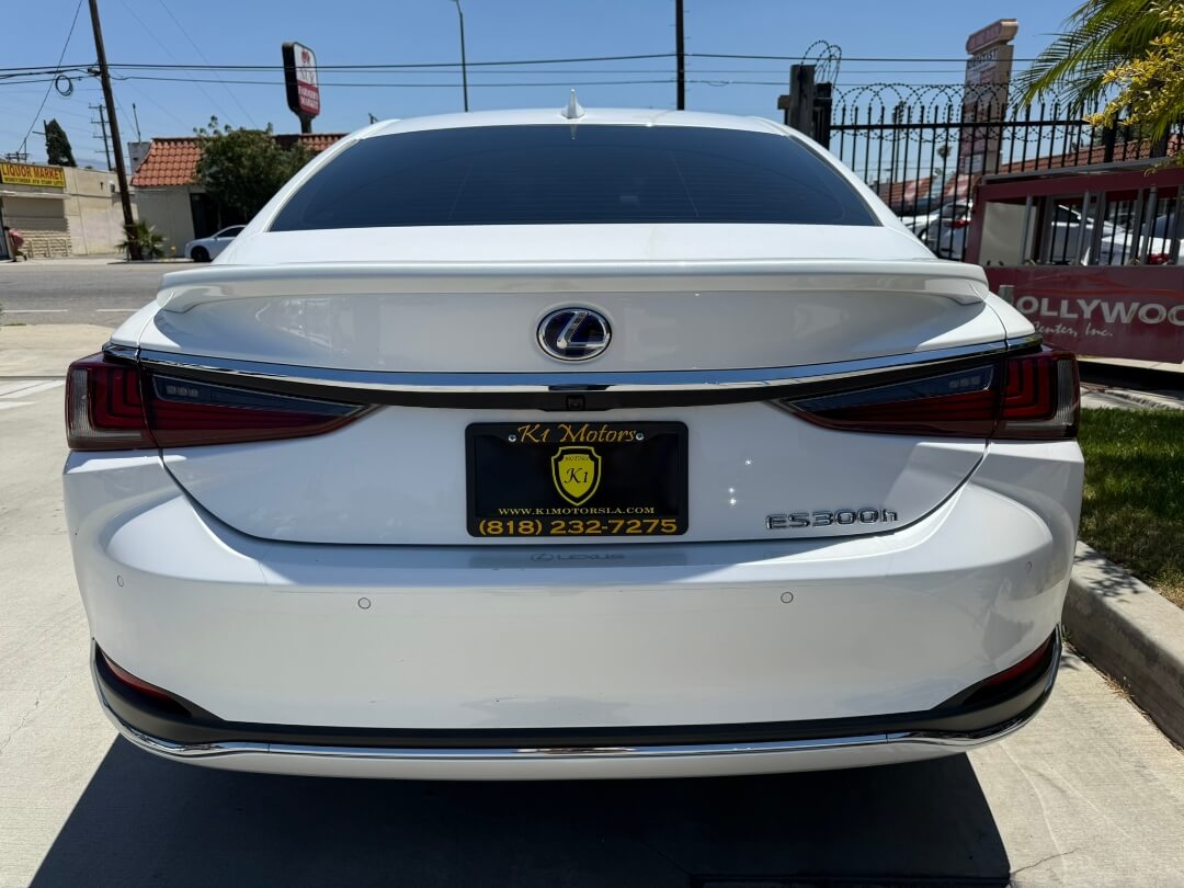 2022 Lexus ES 300h Premium photo 9