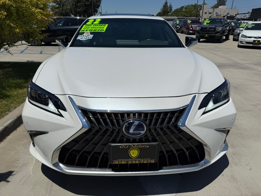 2022 Lexus ES 300h Premium photo 8