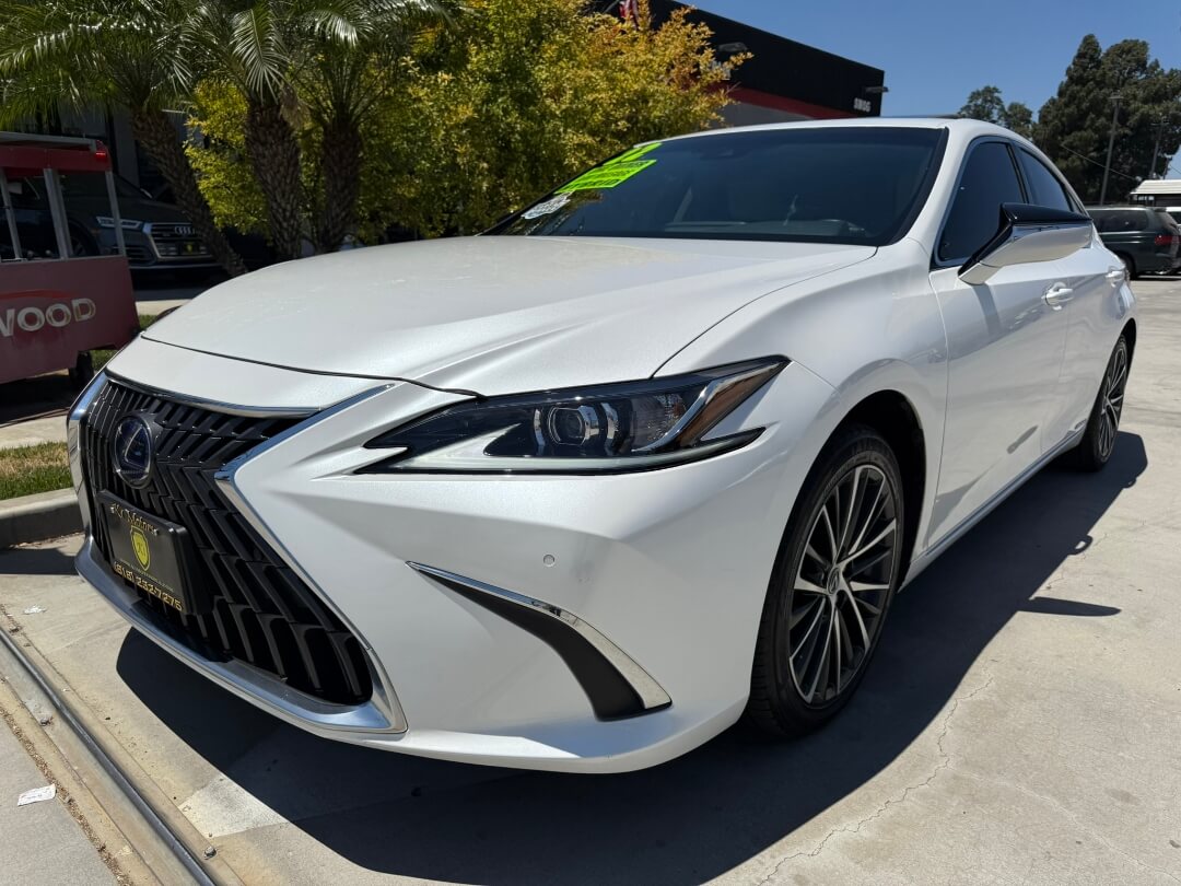 2022 Lexus ES 300h Premium photo 3