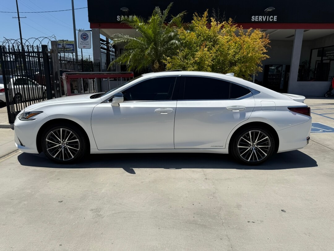 2022 Lexus ES 300h Premium photo 7