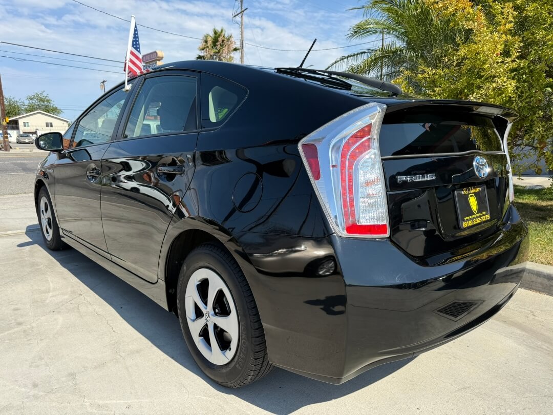 2015 Toyota Prius Three photo 5