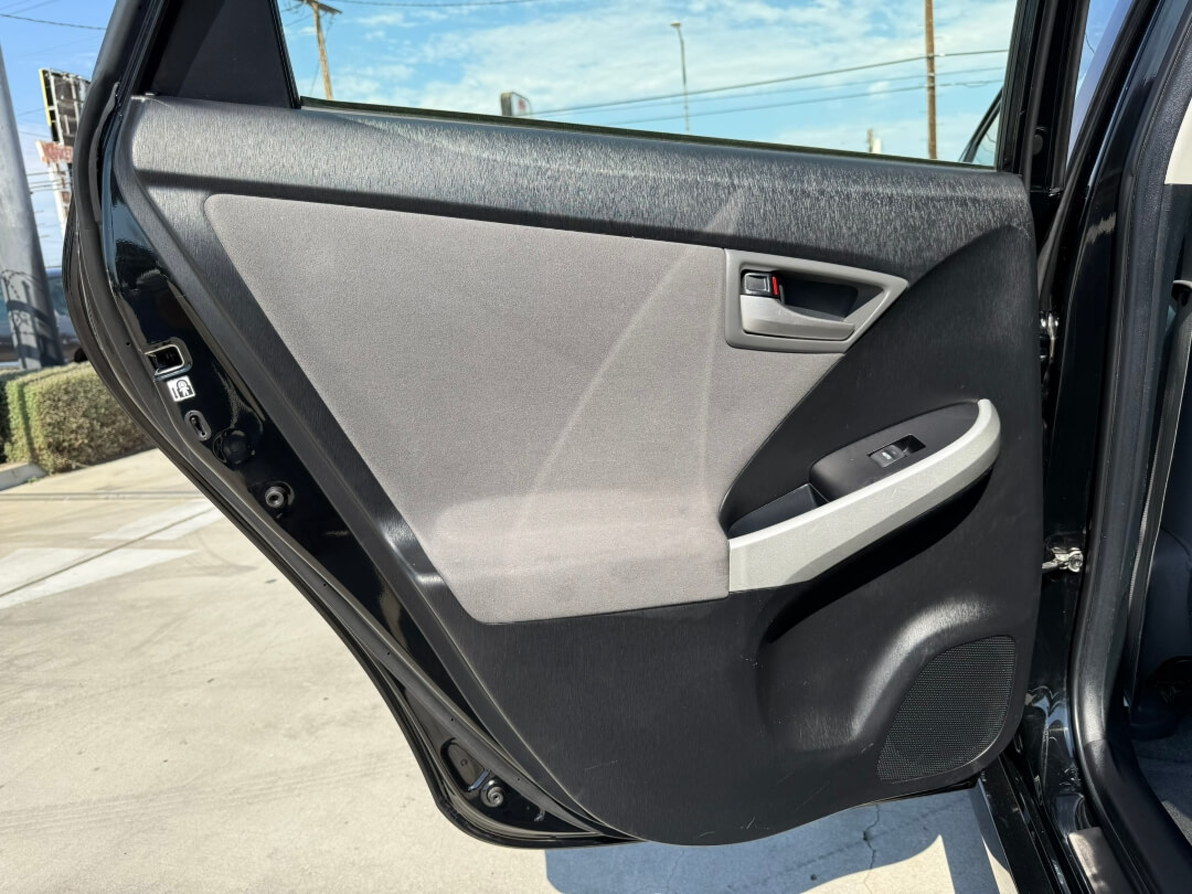 2015 Toyota Prius Three photo 15