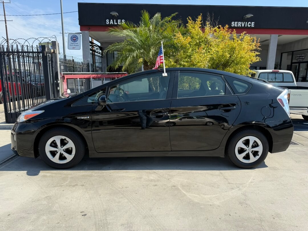 2015 Toyota Prius Three photo 8