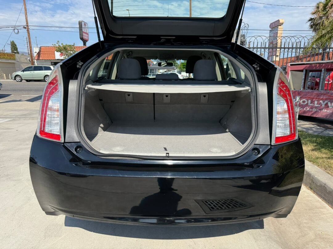 2015 Toyota Prius Three photo 12