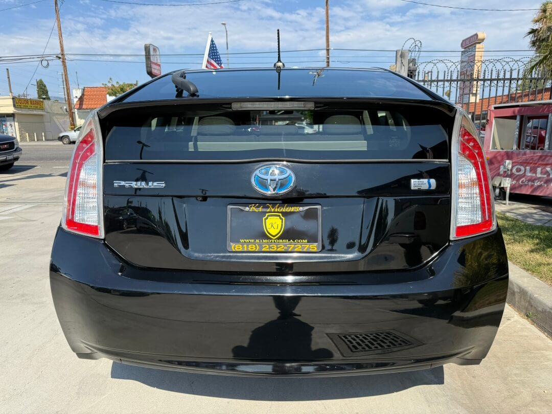 2015 Toyota Prius Three photo 10