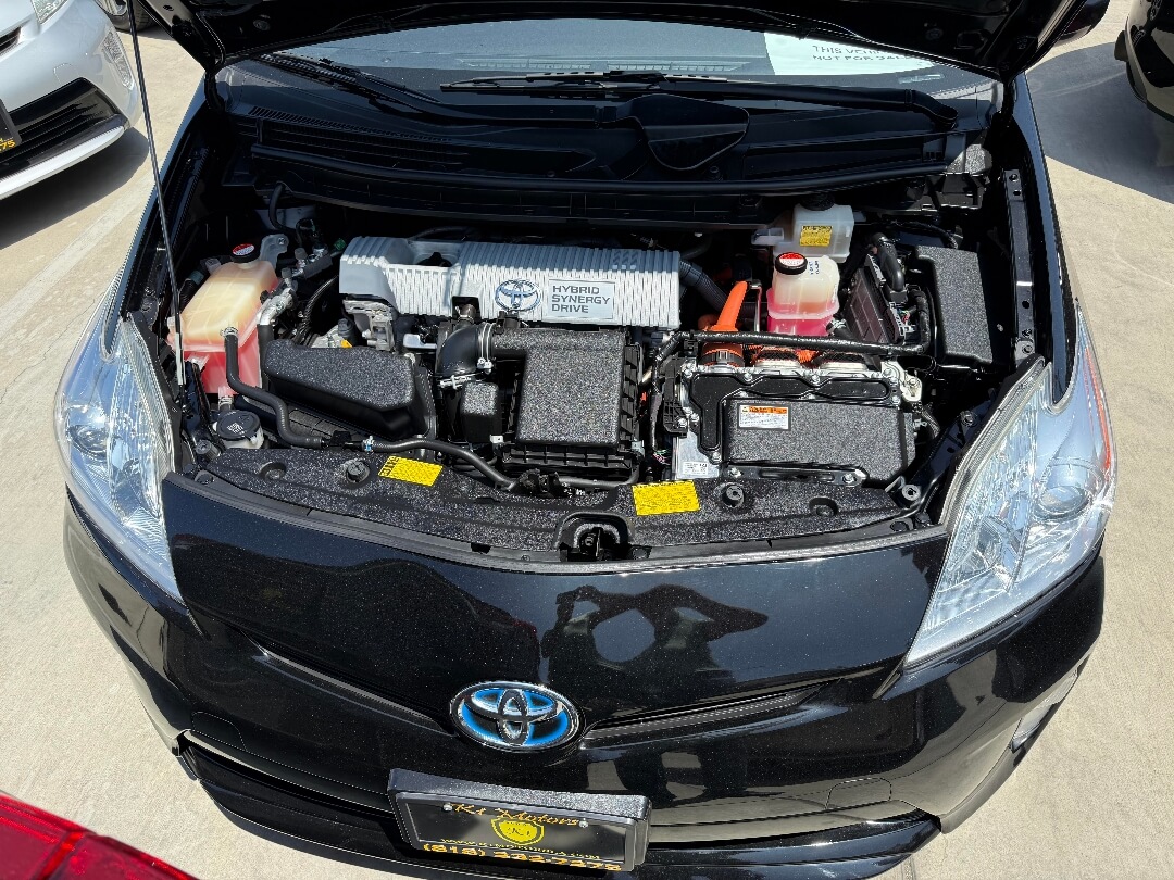2015 Toyota Prius Three photo 11