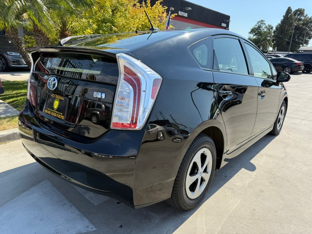 2015 Toyota Prius Three photo 6