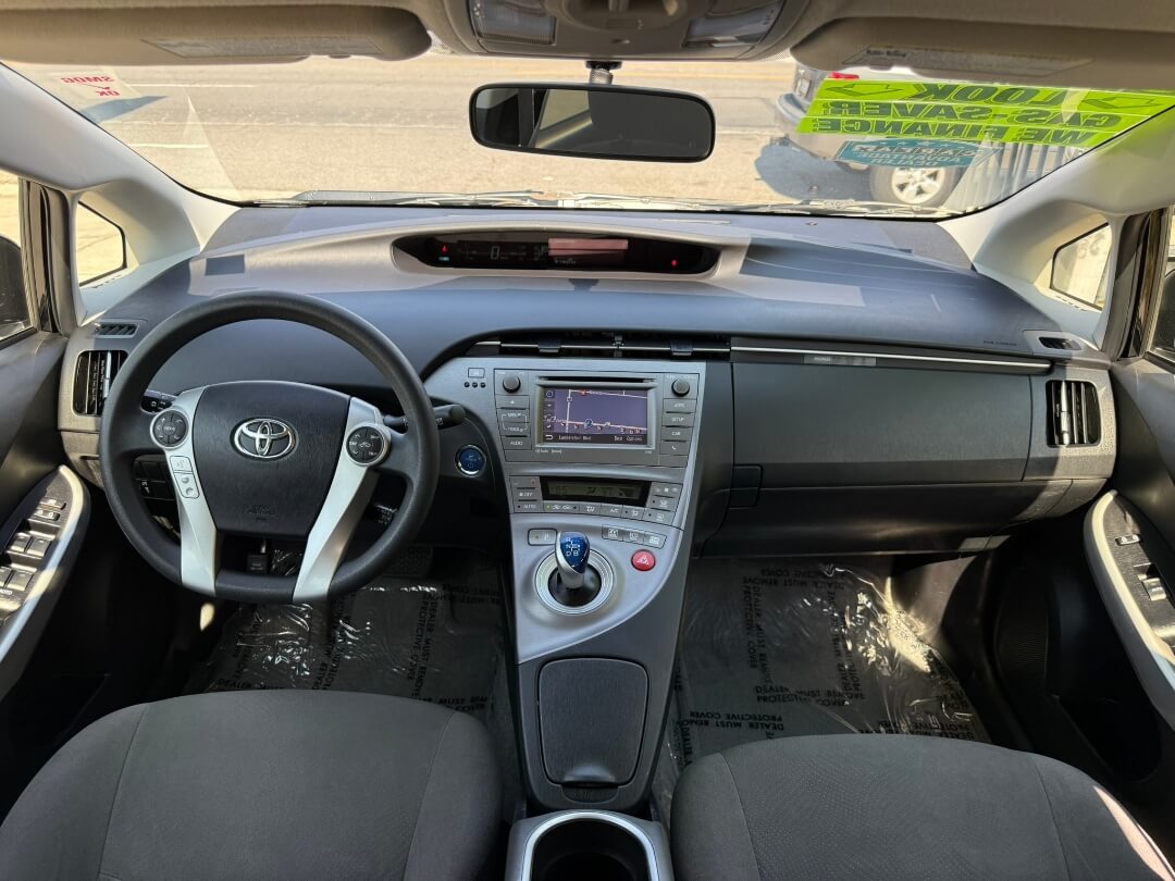 2015 Toyota Prius Three photo 21