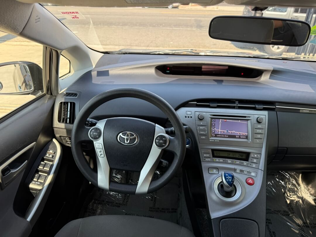 2015 Toyota Prius Three photo 22