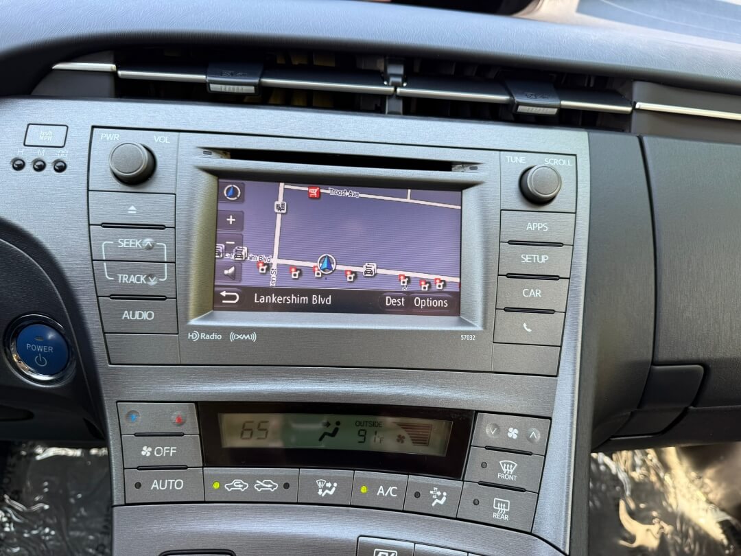 2015 Toyota Prius Three photo 23