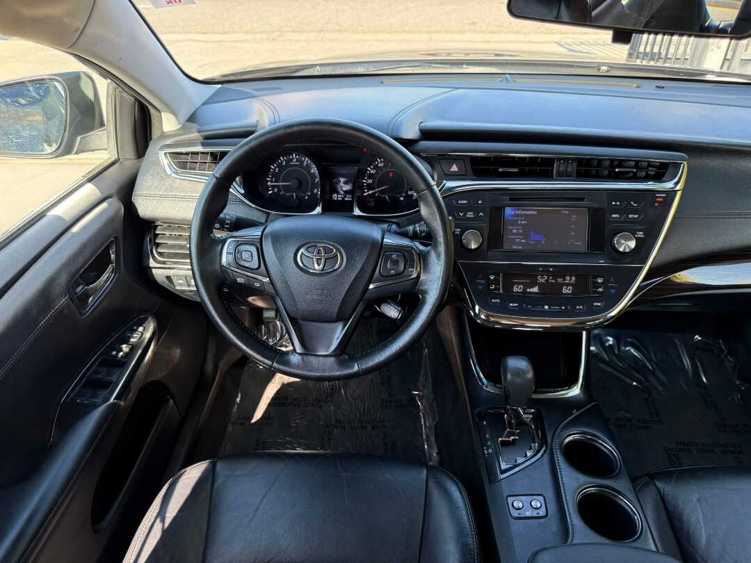 2014 Toyota Avalon XLE photo 22