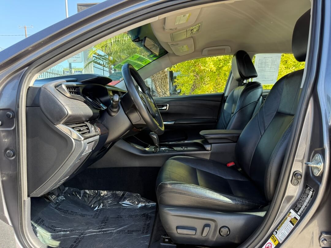 2014 Toyota Avalon XLE photo 17