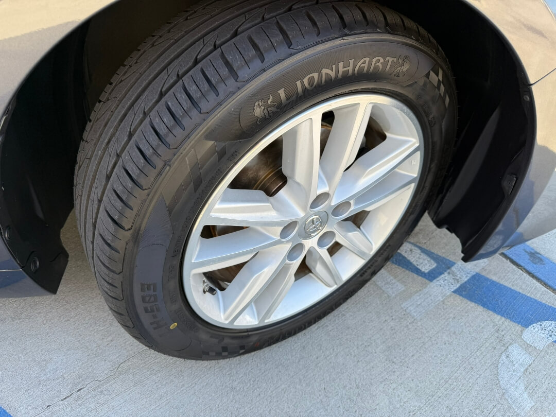 2014 Toyota Avalon XLE photo 24