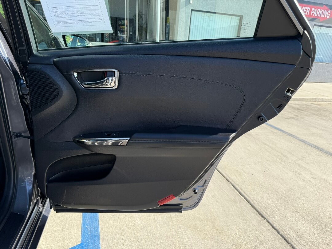 2014 Toyota Avalon XLE photo 16