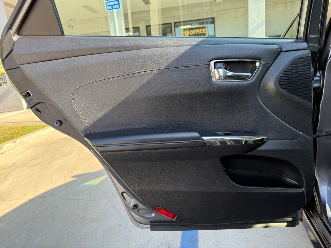 2014 Toyota Avalon XLE photo 15