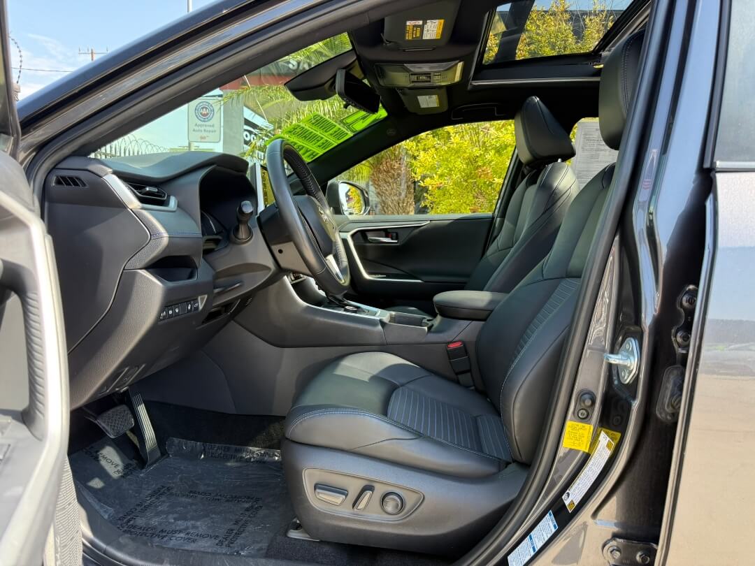 2021 Toyota RAV4 Hybrid XSE photo 14
