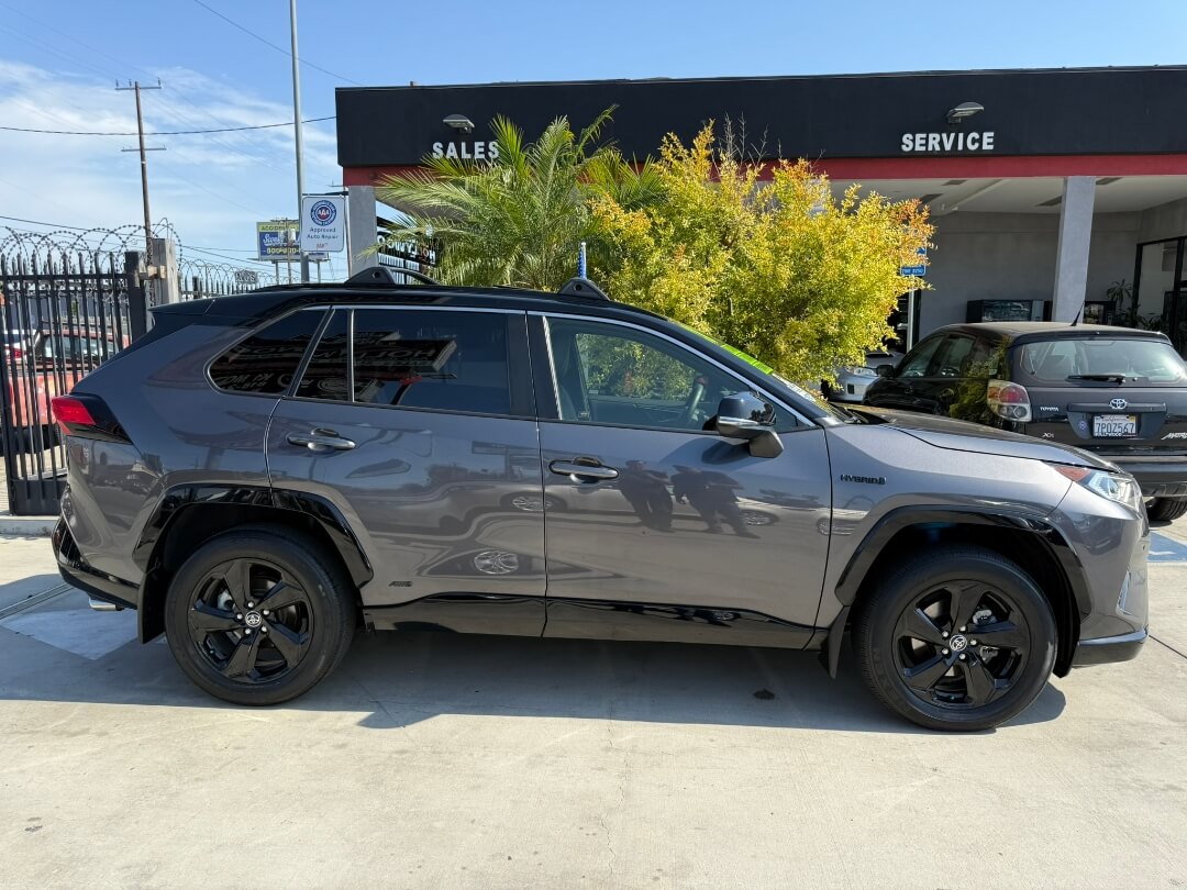 2021 Toyota RAV4 Hybrid XSE photo 5