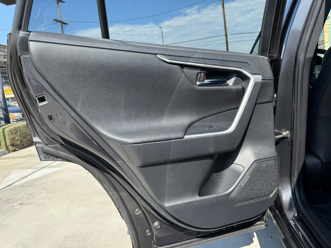 2021 Toyota RAV4 Hybrid XSE photo 12