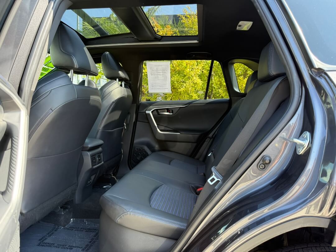2021 Toyota RAV4 Hybrid XSE photo 17