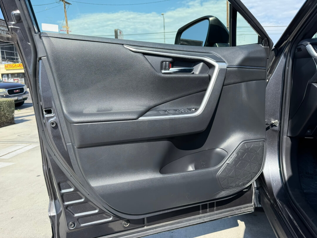 2021 Toyota RAV4 Hybrid XSE photo 10