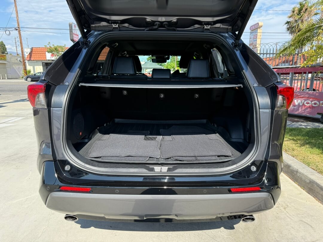2021 Toyota RAV4 Hybrid XSE photo 9