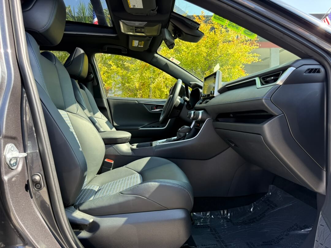2021 Toyota RAV4 Hybrid XSE photo 15