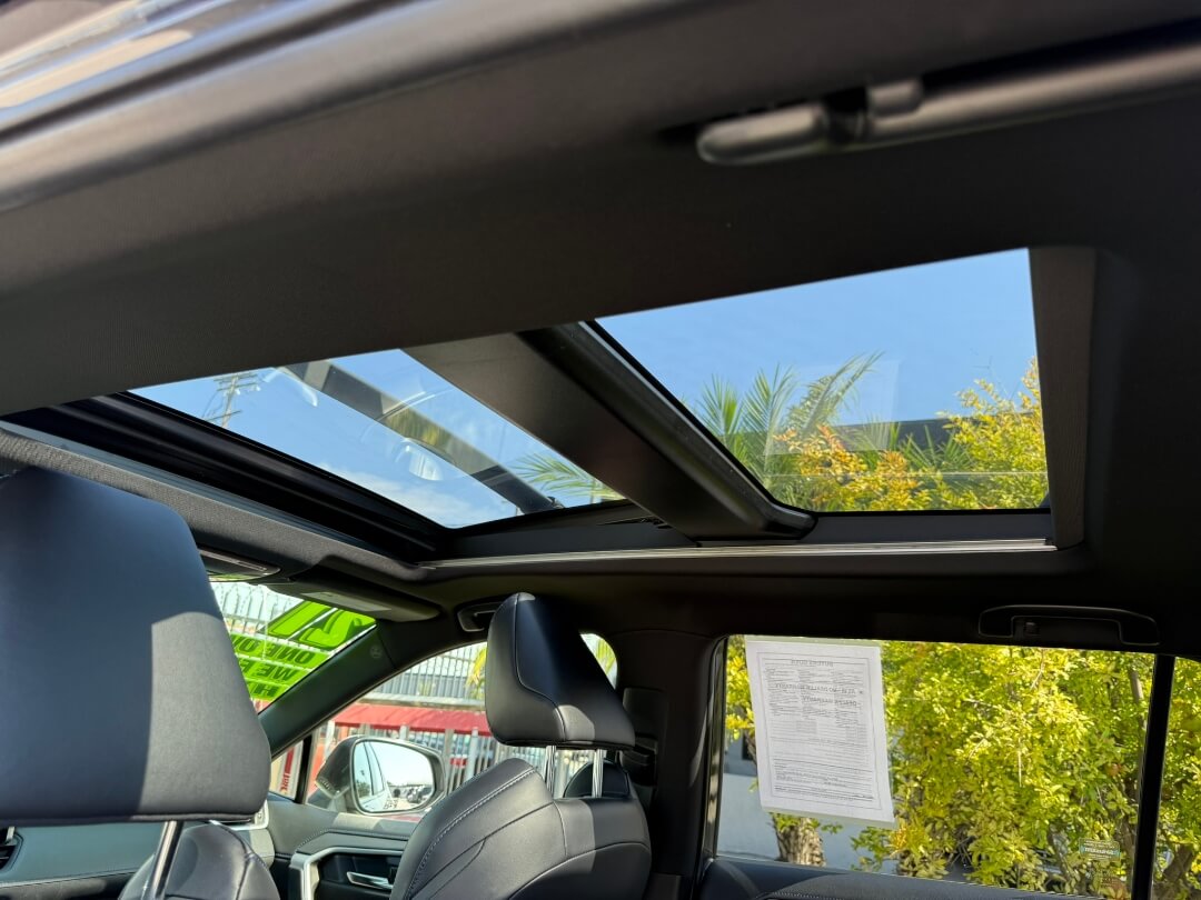 2021 Toyota RAV4 Hybrid XSE photo 18