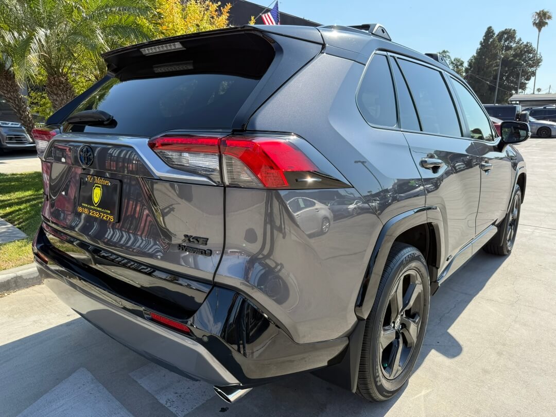 2021 Toyota RAV4 Hybrid XSE photo 4
