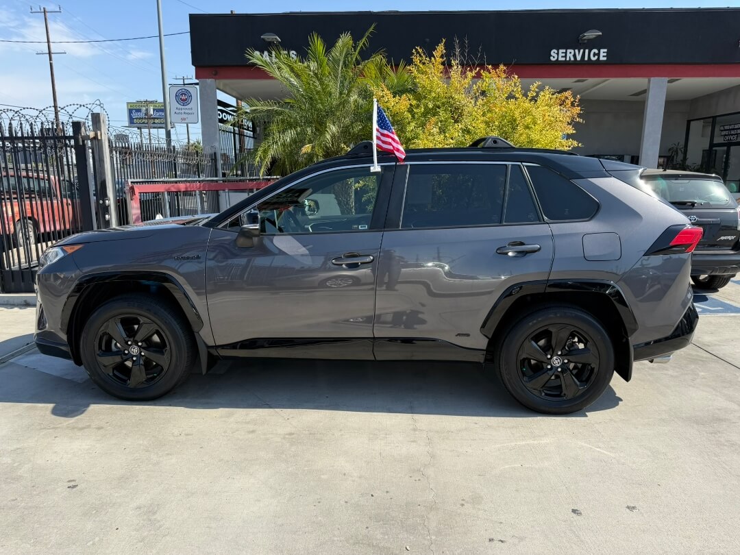 2021 Toyota RAV4 Hybrid XSE photo 6
