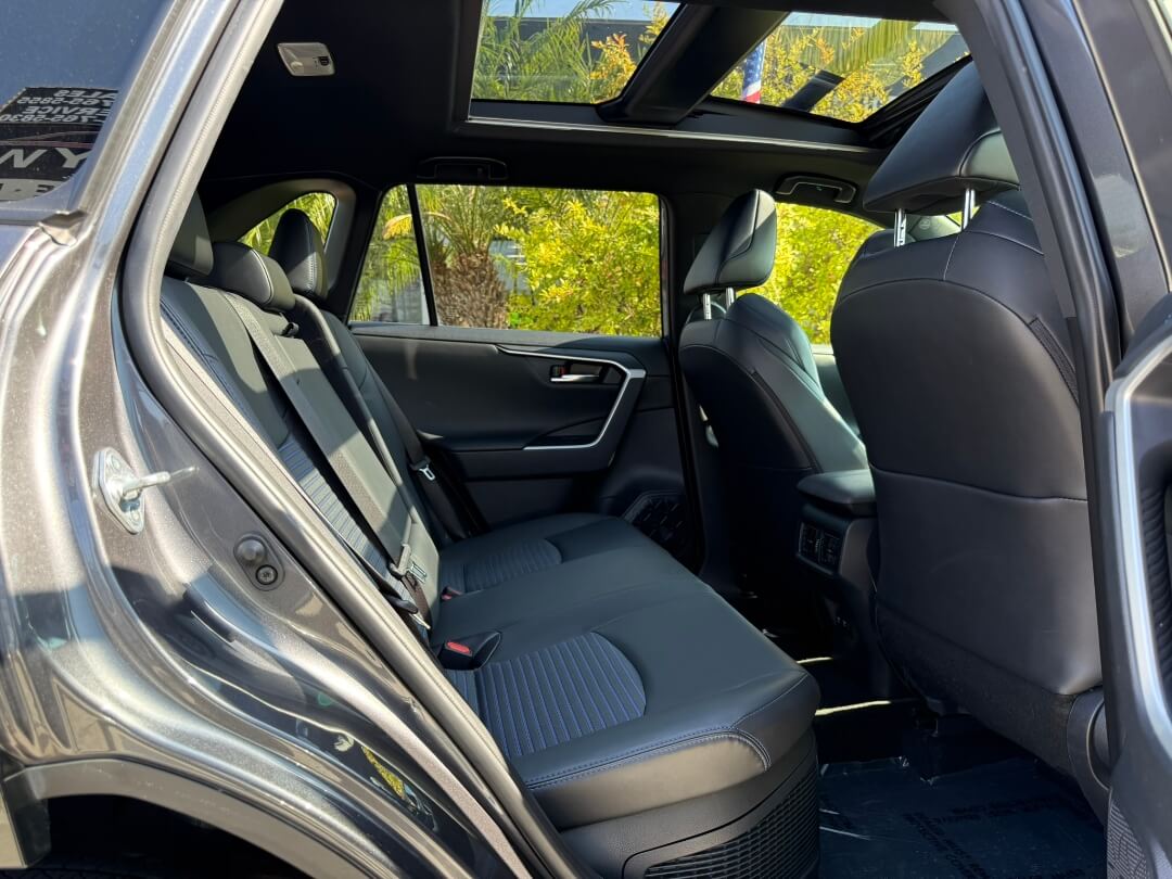 2021 Toyota RAV4 Hybrid XSE photo 16